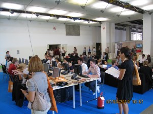 Attendees at the Euroscience Conference in Turin take advantage of the free Internet station in the exhibit hall at Fiat's former headquarters. 