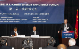 Berkeley Lab Director Paul Alivisatos (right) welcomes ARPA-E Director Arun Majumdar and National Development and Reform Commission Vice Chairman Xie Zhenhua to the Second U.S.-China Energy Efficiency Forum. 