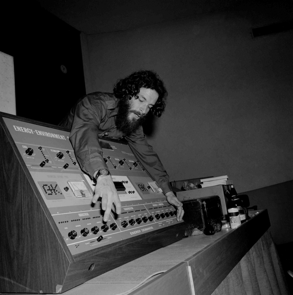 Lee Schipper with energy environment simulator. (Berkeley Lab photo archives, 1974)