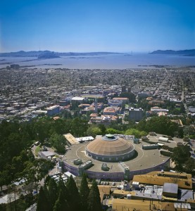 Overlooking the San Francisco Bay, Berkeley Lab’s Advanced Light Source is a DOE Office of Science national user facility providing premier beams of x-ray and ultraviolet light for scientific research. (Photo by Roy Kaltschmidt, Berkeley Lab)