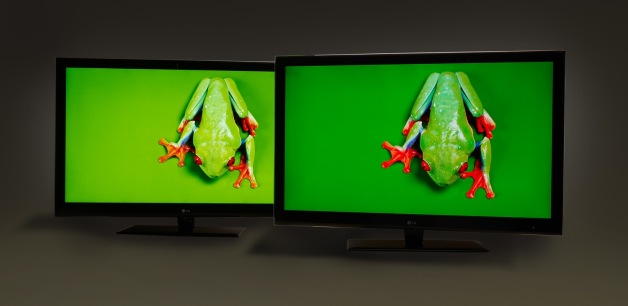 The TV on the right using Nanosys’ quantum dot technology shows a 50% wider range of colors than the standard white LED set on the right. (Courtesy Nanosys)