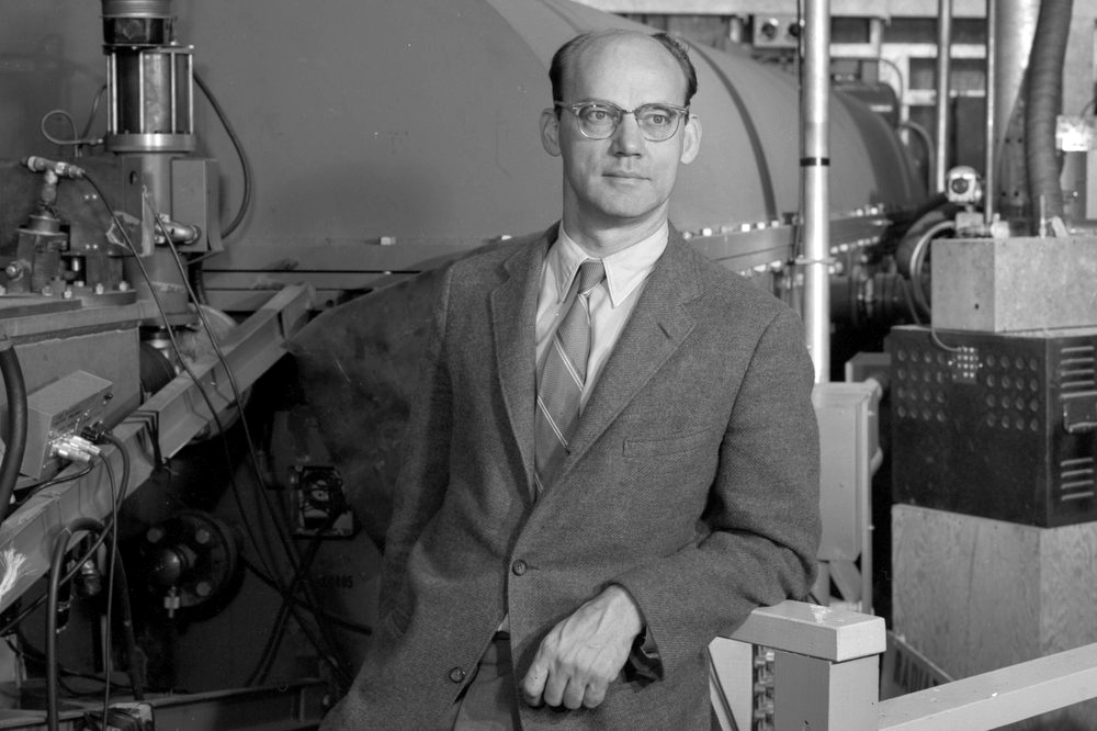 Photo - Ed Lofgren at Berkeley Lab in 1966. (Credit: Marilee B. Bailey/Berkeley Lab)