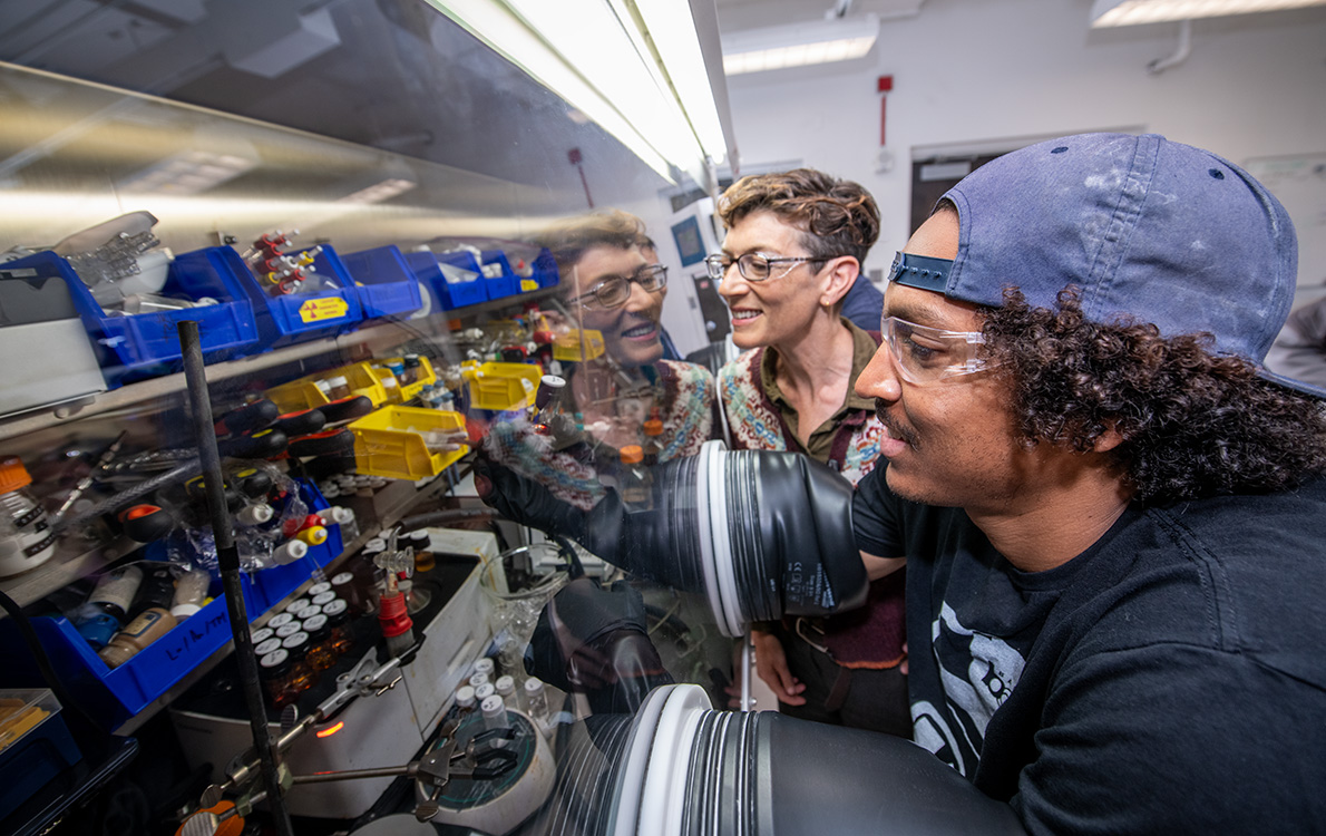 Polly Arnold, Division Director, Chemical Sciences Division, with Matt Hernandez, Graduate Student Researcher.