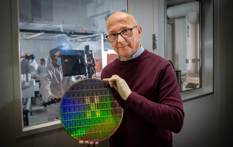 Bruno La Fontaine, Director of the Center for X-ray Optics (CXRO), speaks on how the CXRO supports the microchip industry.
