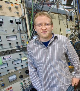 Aaron Bostwick at Berkeley Lab’s Advanced Light Source led the discovery of a tiny twist in the formation of bilayer graphene that has a large impact on electronic properties. (Photo by Roy Kaltschmidt)