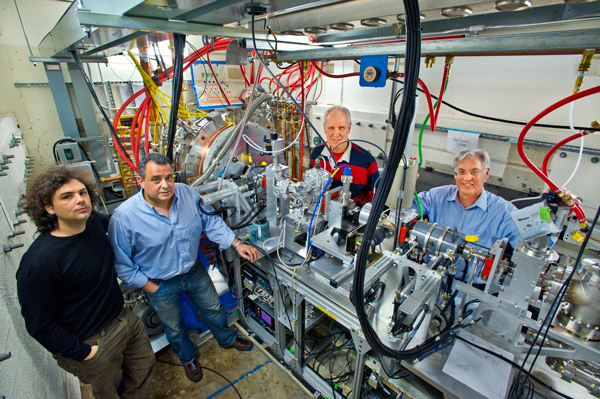 The APEX electron gun and test beamline at the Advanced Light Source’s Beam Test Facility. Members of the APEX team include (from left) Daniele Filippetto, Fernando Sannibale, and John Staples of the Accelerator and Fusion Research Division and Russell Wells of the Engineering Division. (Photo by Roy Kaltschmidt, Lawrence Berkeley National Laboratory) 