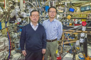 Jinghua Guo (left) and Yi-De Chuang at Beamline 8.0.1 of the Advanced Light Source were part of a team that discovered a key to controlling the electronic and magnetic properties of Mott materials. (Photo by Roy Kaltschmidt)